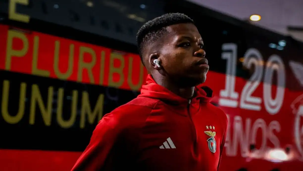 COMENTADORA PEDE APOSTA EM FLORENTINO E 'ARRASA' TREINADOR DO BENFICA! "ESTÁ ANOS-LUZ DAQUILO QUE PODE PRODUZIR"
