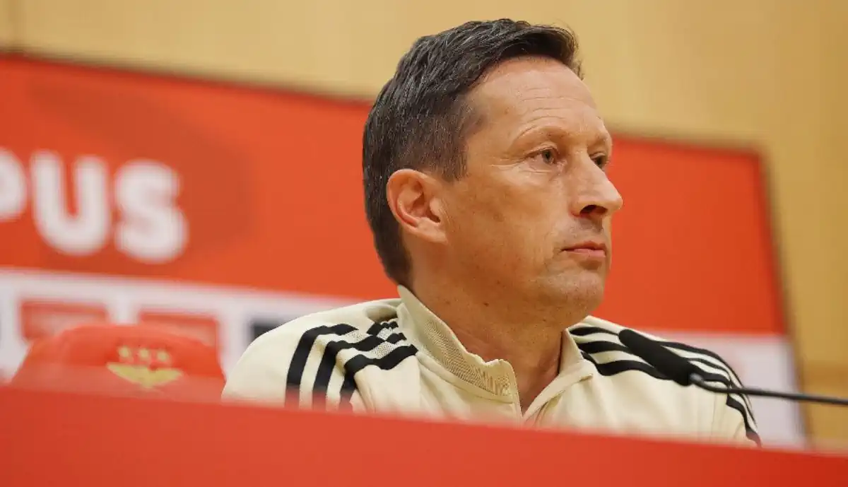 KOKÇU EM POSIÇÃO DIFERENTE? SCHMIDT É 'CONFRONTADO' SOBRE DIFERENÇAS DO CRAQUE DO BENFICA