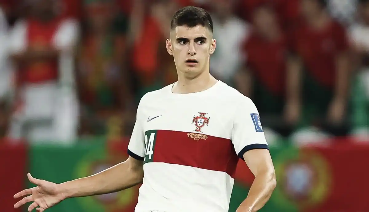 ANTÓNIO SILVA FAZ PAUSA DA SELEÇÃO PARA IR À BOLA. CRAQUE DO BENFICA FOI VER O SEU AMIGO MARCAR UM GOLAÇO
