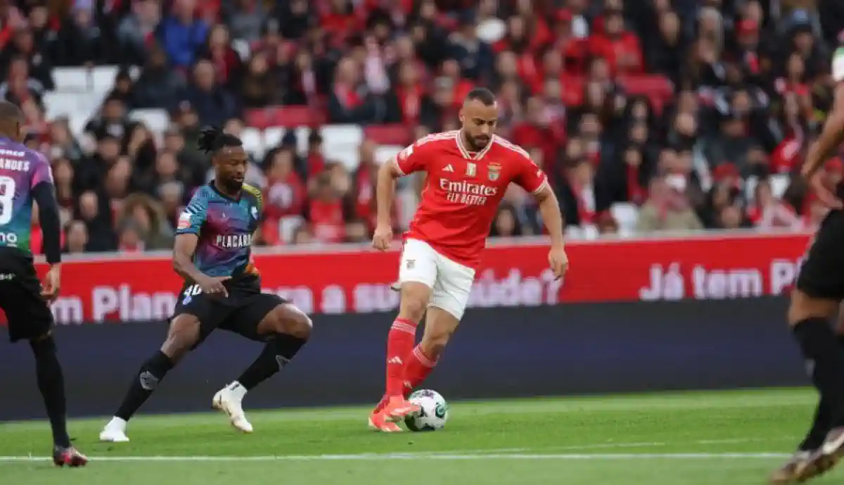 APÓS VITÓRIA DO BENFICA, ARTHUR CABRAL É 'SACRIFICADO' E VAI 'DO CÉU AO INFERNO'