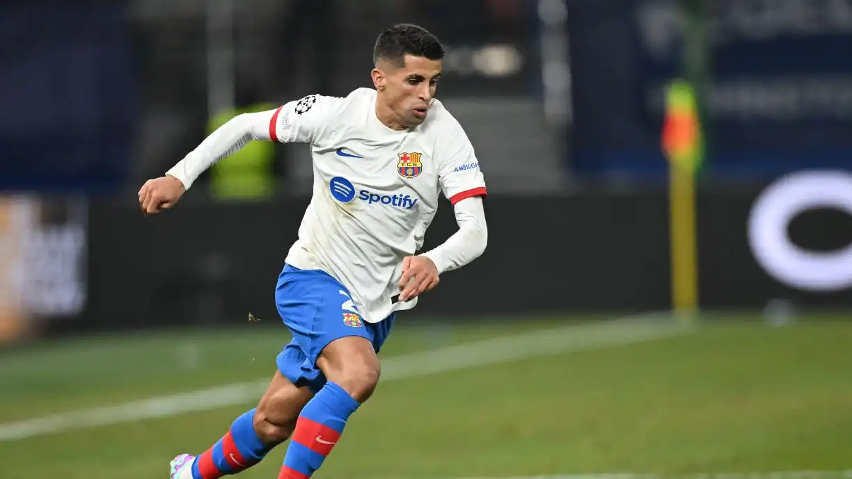 ALERTA, MERCADO: COM BARCELONA ATENTO A JOÃO CANCELO, MANCHESTER CITY RECEBE OFERTAS PELO EX BENFICA