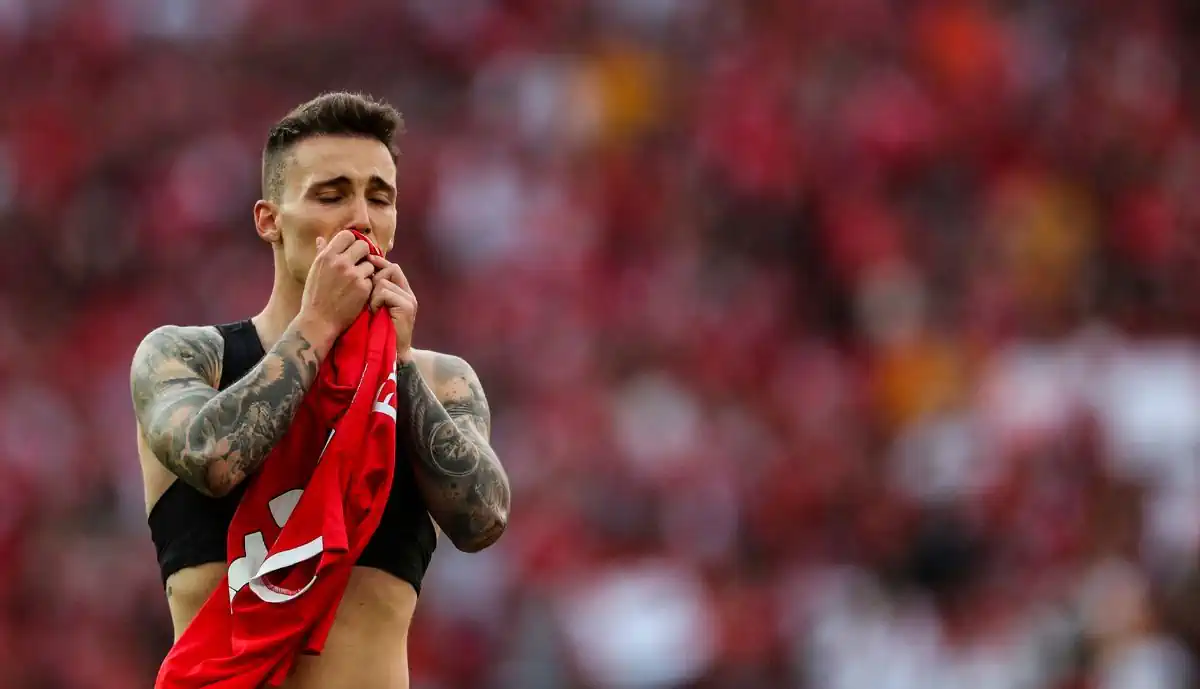 COM 7 ANOS DE ÁGUIA AO PEITO, GRIMALDO RECORDA MEMÓRIAS NA LUZ E DECLARA-SE AO BENFICA