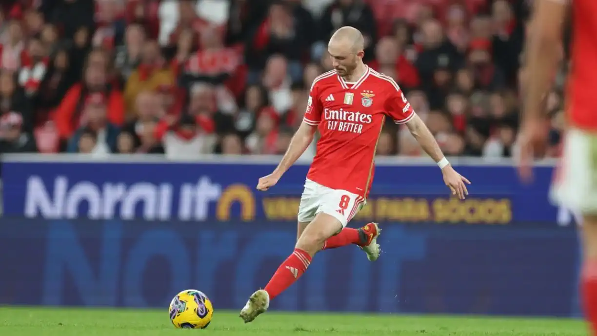 'FERIDA' NA LUZ QUE SÓ AURSNES CURA: COM CRÍTICAS À MISTURA, 'PROBLEMA' NO BENFICA CONTINUA A DAR QUE FALAR