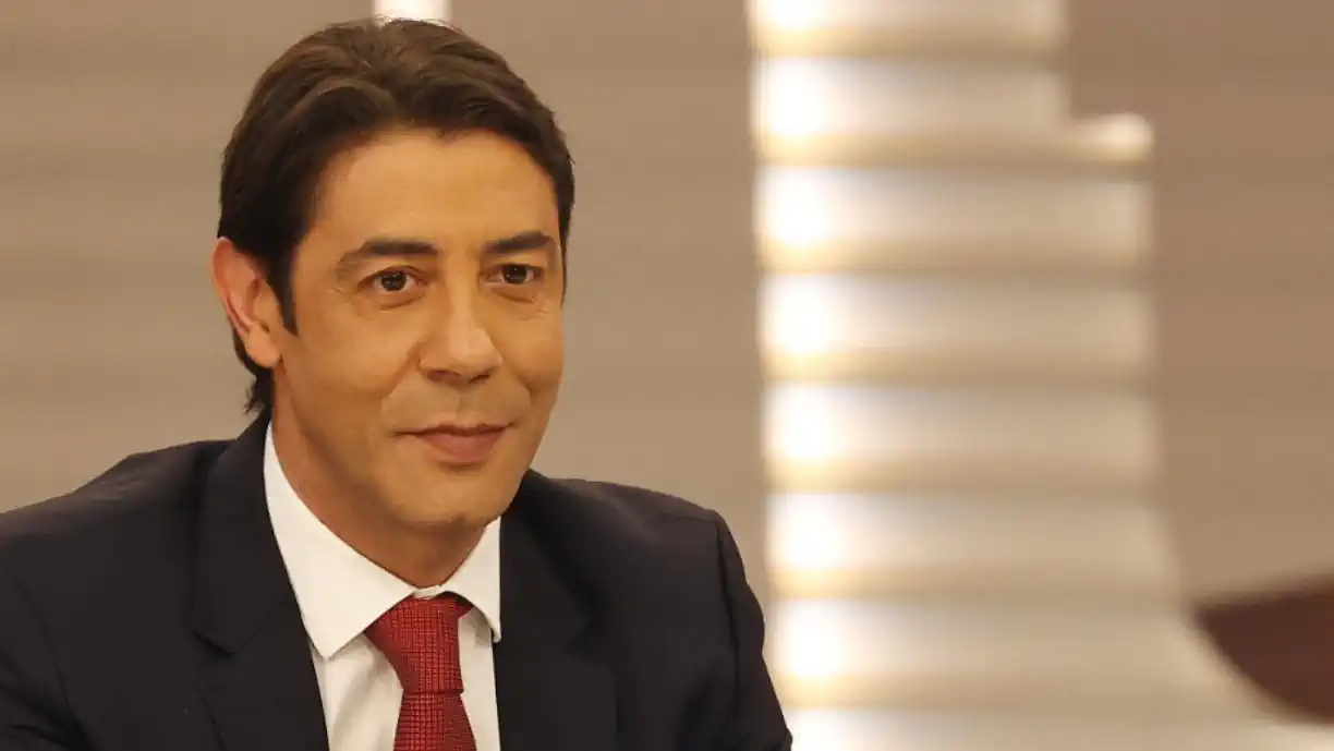 Oficial! Rui Costa renova com dupla do Benfica até 2029