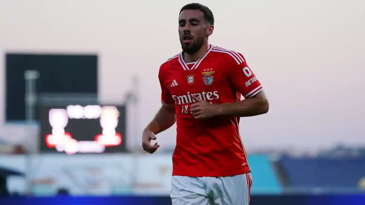 DEPOIS DE KOKÇU, HÁ MAIS UM 'CASO BICUDO' NO BENFICA: ATLETA ENTRA 'EM COLISÃO' COM LÍDER DA EQUIPA
