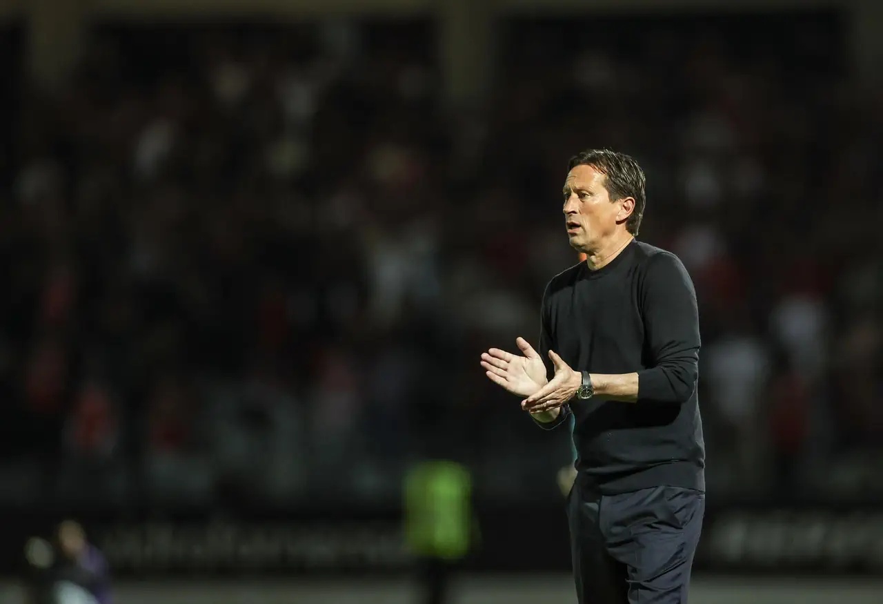 SCHMIDT CELEBRA A DOBRAR: TREINADOR DO BENFICA ATINGE MARCO HISTÓRICO FRENTE AO CASA PIA E DEIXA JORGE JESUS A 'COMER PÓ'