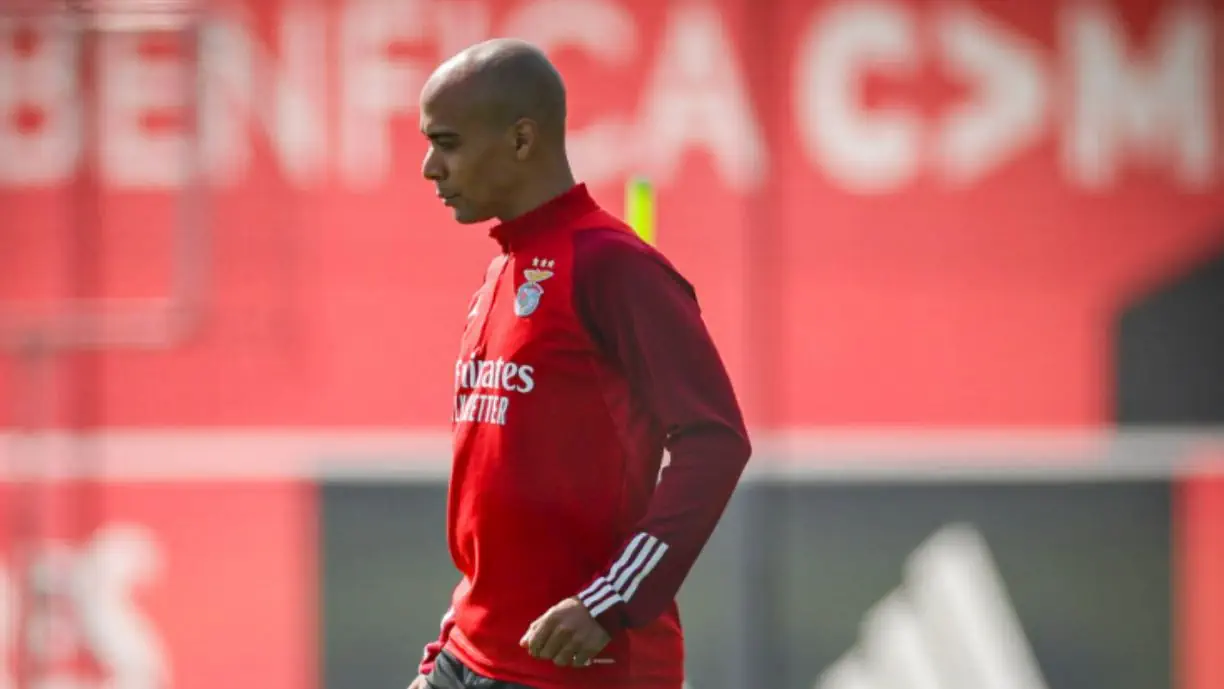 DEPOIS DE VER COLEGA 'AFASTADO' DO BENFICA, JOÃO MÁRIO REAGE A DECLARAÇÕES POLÉMICAS DE ORKUN KOKÇU