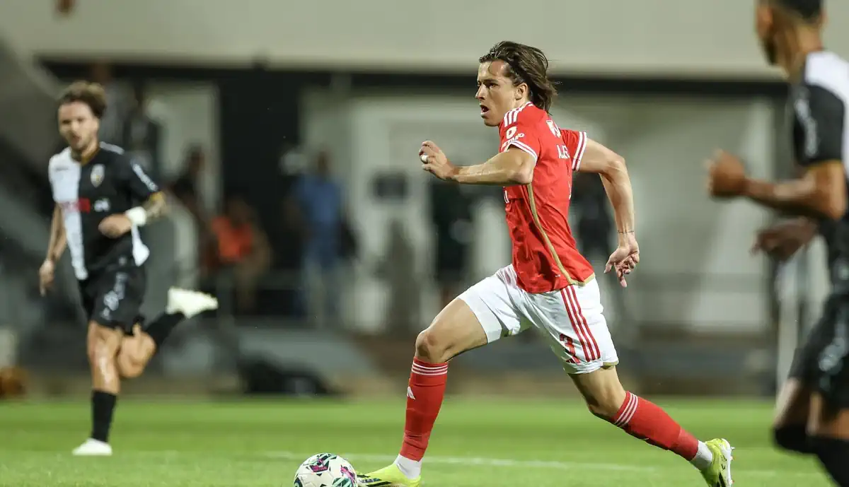 ÁLVARO CARRERAS NÃO ESQUECE FEITO PELO BENFICA E APONTA PARA O FUTURO: "DEMOROU, MAS..."