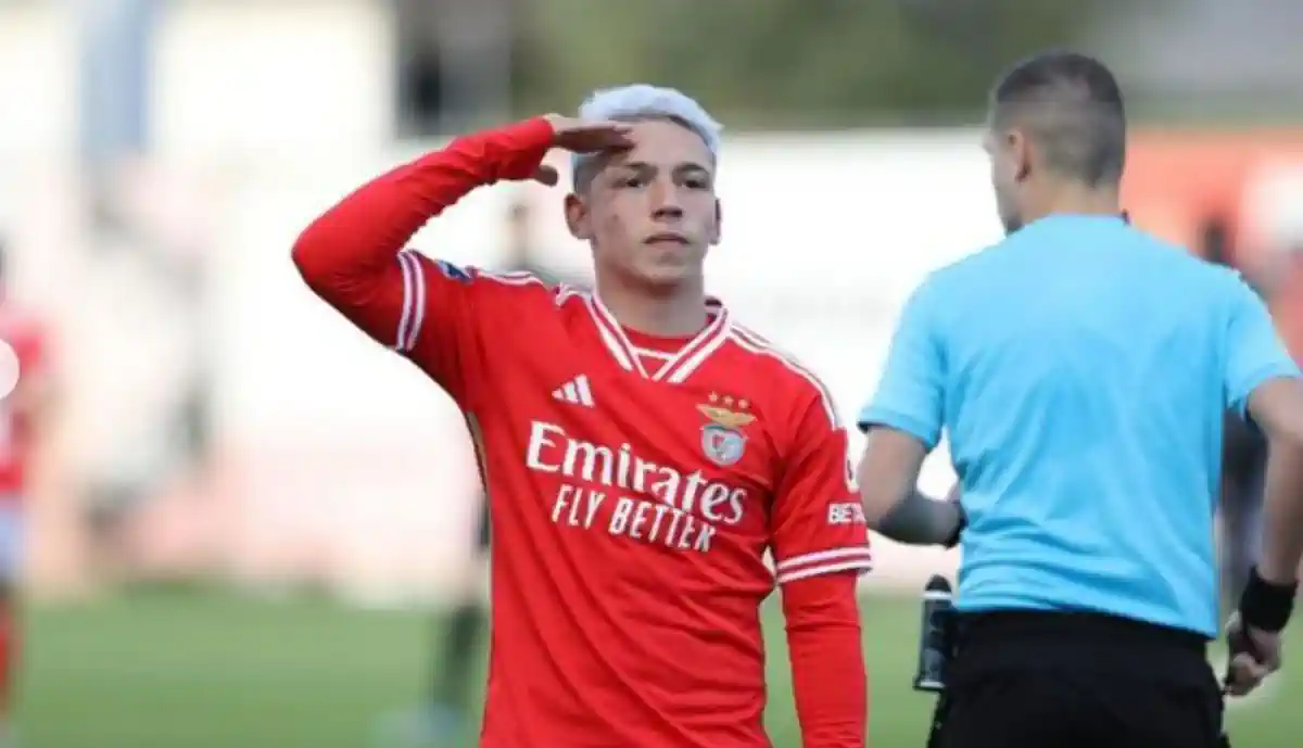PRESTIANNI REVELA PORQUE SAIU DA ARGENTINA E DIZ QUE NÃO QUER SER COMPARADO A JOGADOR DO BENFICA: "NÃO LHE CHEGO AOS CALCANHARES"