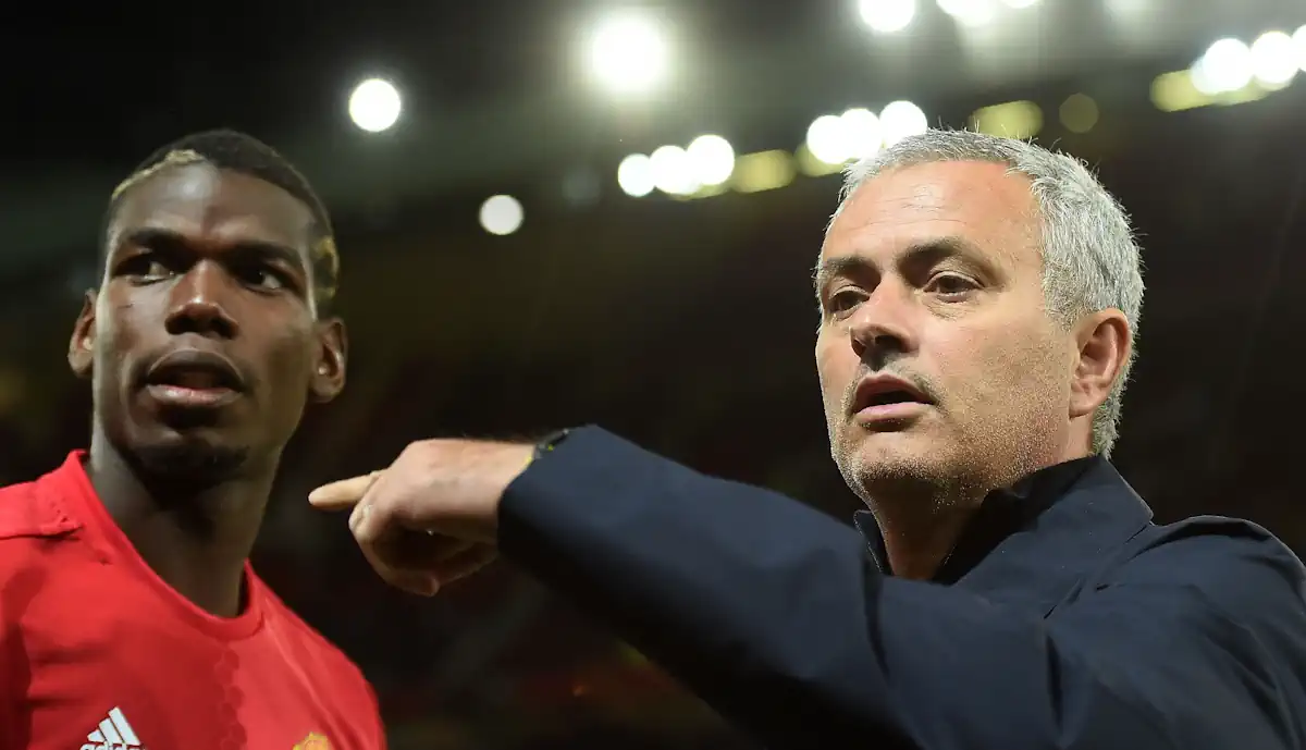 JOSÉ MOURINHO 'ESQUECE' DRAMA COM POGBA: EX BENFICA REAGE A SUSPENSÃO DE ATLETA FRANCÊS
