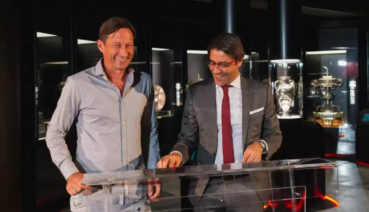 RUI COSTA DÁ 'PRENDA' A ROGER SCHMIDT E ASSINA ACORDO COM MÉDIO NO BENFICA