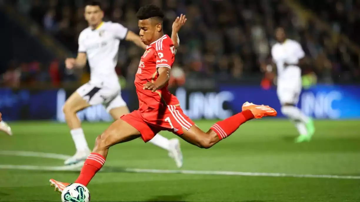 AI SE FOSSE O DAVID NERES! ATLETA DO SPORTING 'IMITA' CRAQUE E 'GOZA' COM O BENFICA