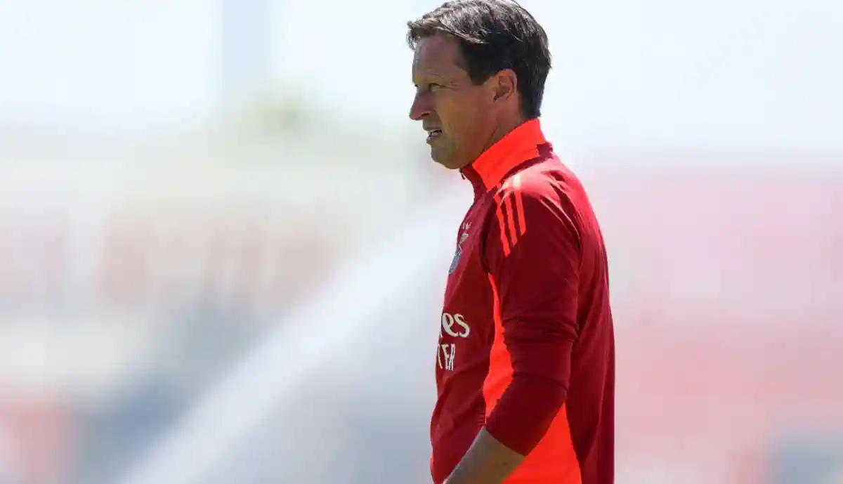 COM FUTURO INCERTO, AVANÇADO QUE FOI RISCADO POR SCHMIDT FAZ 'OLHINHOS' À SAÍDA DO BENFICA