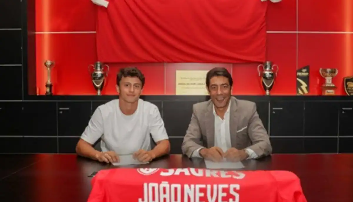 João Neves revela conversas com Rui Costa antes da saída do Benfica: "Chorámos um bocado os dois"