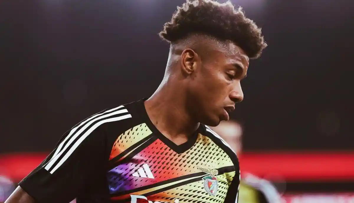 Última hora: já se sabe o que (ainda) segura David Neres no Benfica