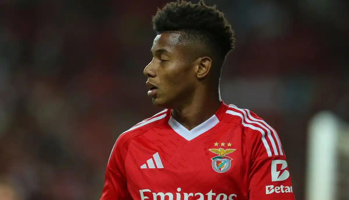 Última hora: com Benfica a ver, dirigentes do Nápoles chegam a acordo por David Neres