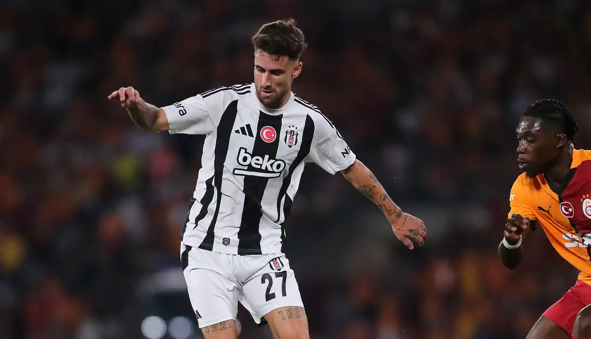 Treinador do Besiktas arrasa Rafa Silva e dá boa notícia ao Benfica: "Explodiu"