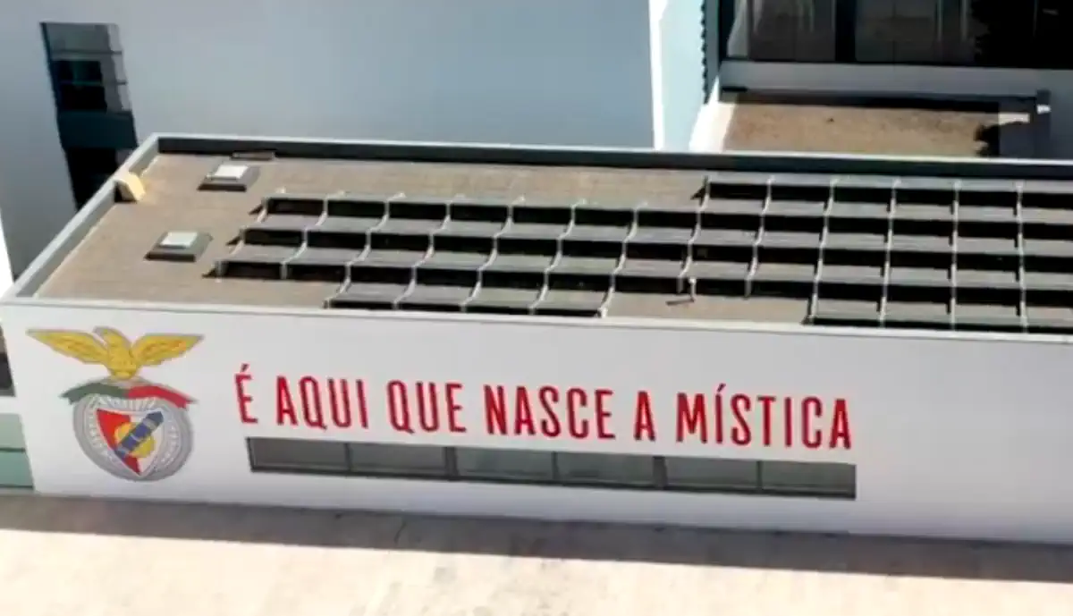 Eduardo Fernandes renovou contrato com o Benfica e afirmou que o seu objetivo é estar na equipa principal do Glorioso