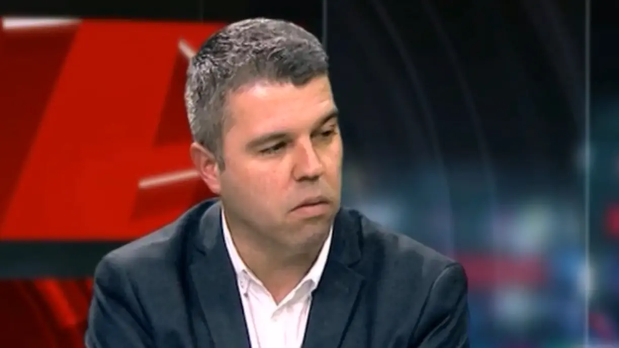 Futuro Bola de Ouro no Benfica? Nuno Travassos atira: "Pode muito bem"