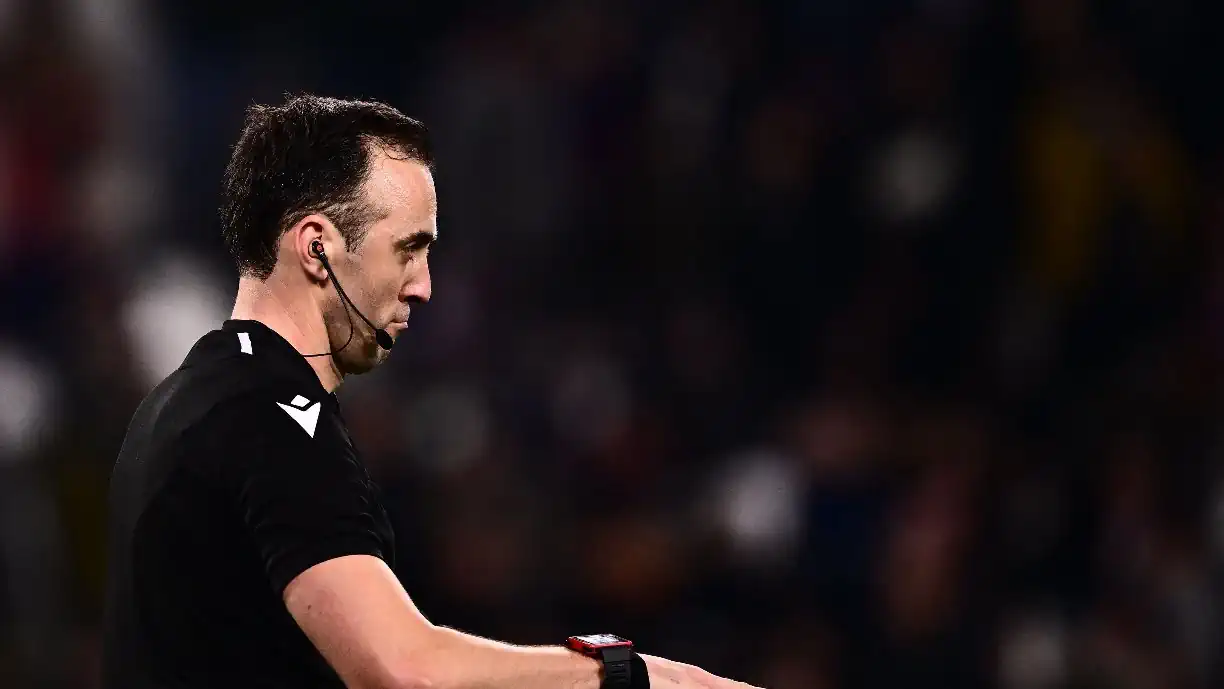 Durante o Benfica - Porto (2-2), o árbitro da AF Braga, João Pinheiro, 'puxou' um sprint, deixando vários jogadores do Benfica para trás