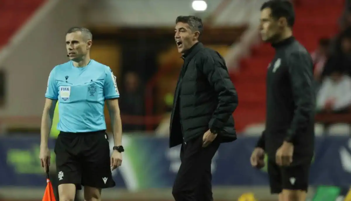 Titular do Benfica 'desfaz-se' em elogios a Bruno Lage: "É um treinador.."