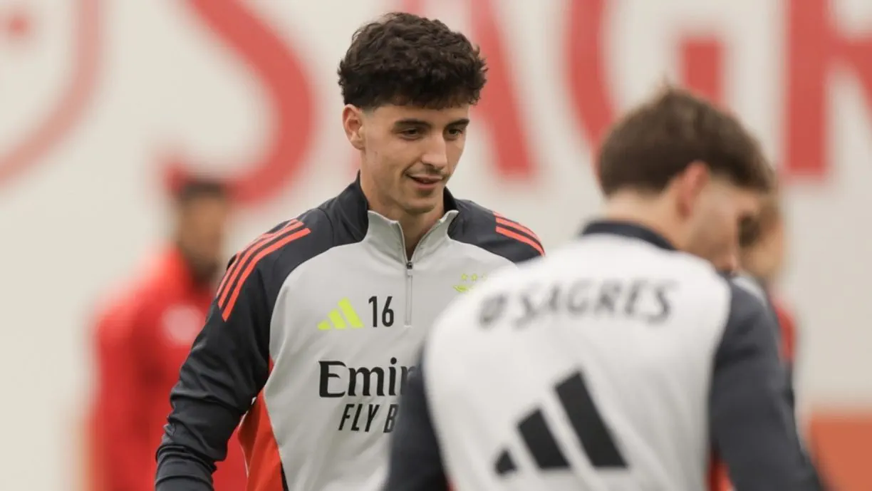 Manu Silva (finalmente) com motivos para sorrir no Benfica