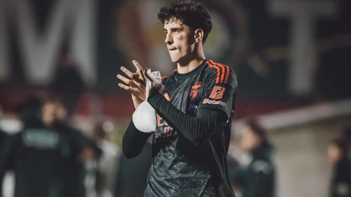 Manu Silva diz que companheiro do Benfica é "um chorão do car****"