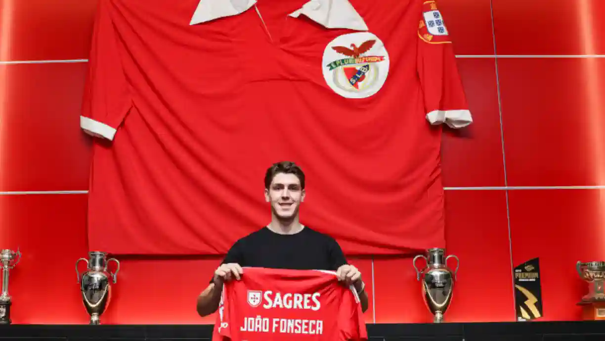 Confira tudo sobre João Fonseca, jogador convocado por Mourinho para Porto-Benfica