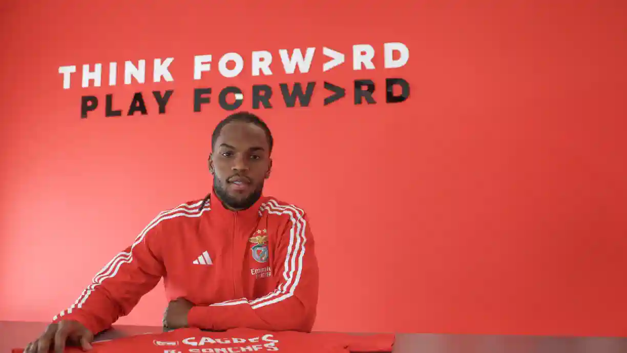 Renato Sanches tem motivos para sorrir com nova marca no Benfica