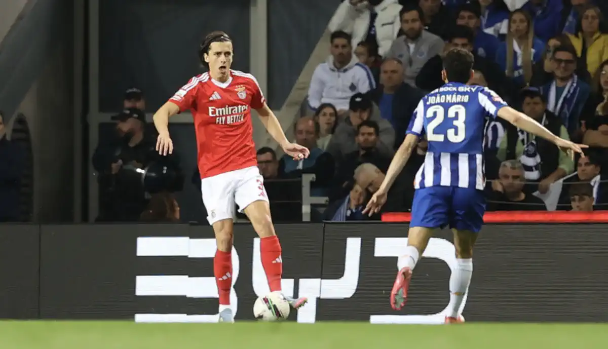 Álvaro Carreras pode, afinal, sair do Benfica e há data em cima da mesa