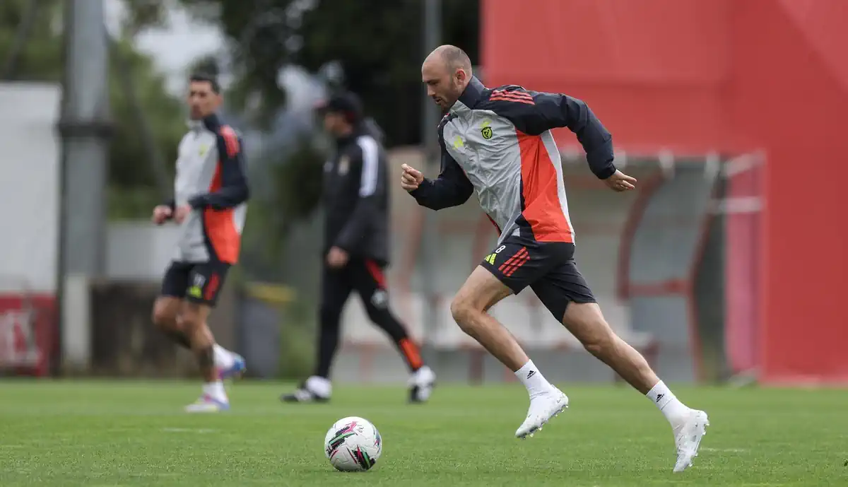 Aursnes no Benfica - Sporting? Há novidades sobre presença do médio