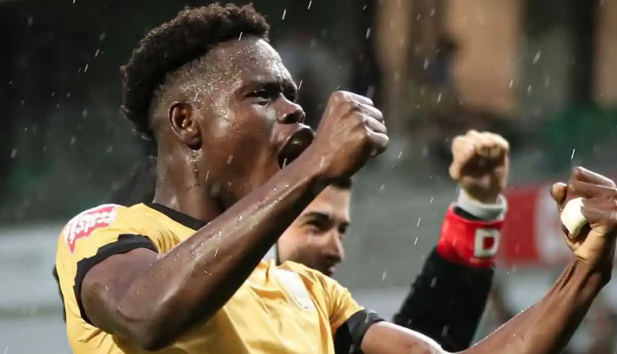 Elie Ahouonon está no radar do Benfica e até já há plano