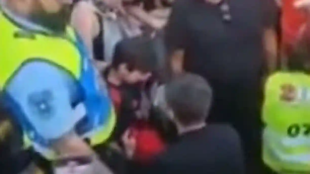 Emocionante! Bruno Lage consola filho após derrota do Benfica na Taça de Portugal (vídeo)