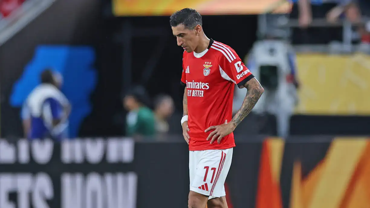 Atleta com 363 minutos pelo Benfica despede-se de Di María: "Cresci..."