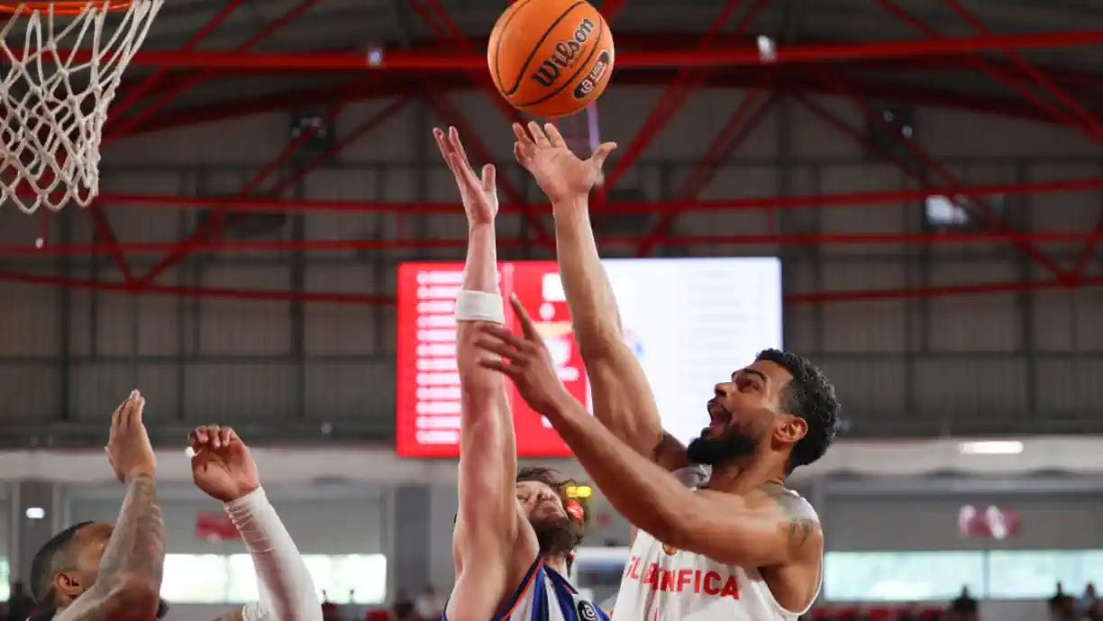Mão no Tetra! Basquetebol do Benfica bate Porto e dá passo gigante no Campeonato