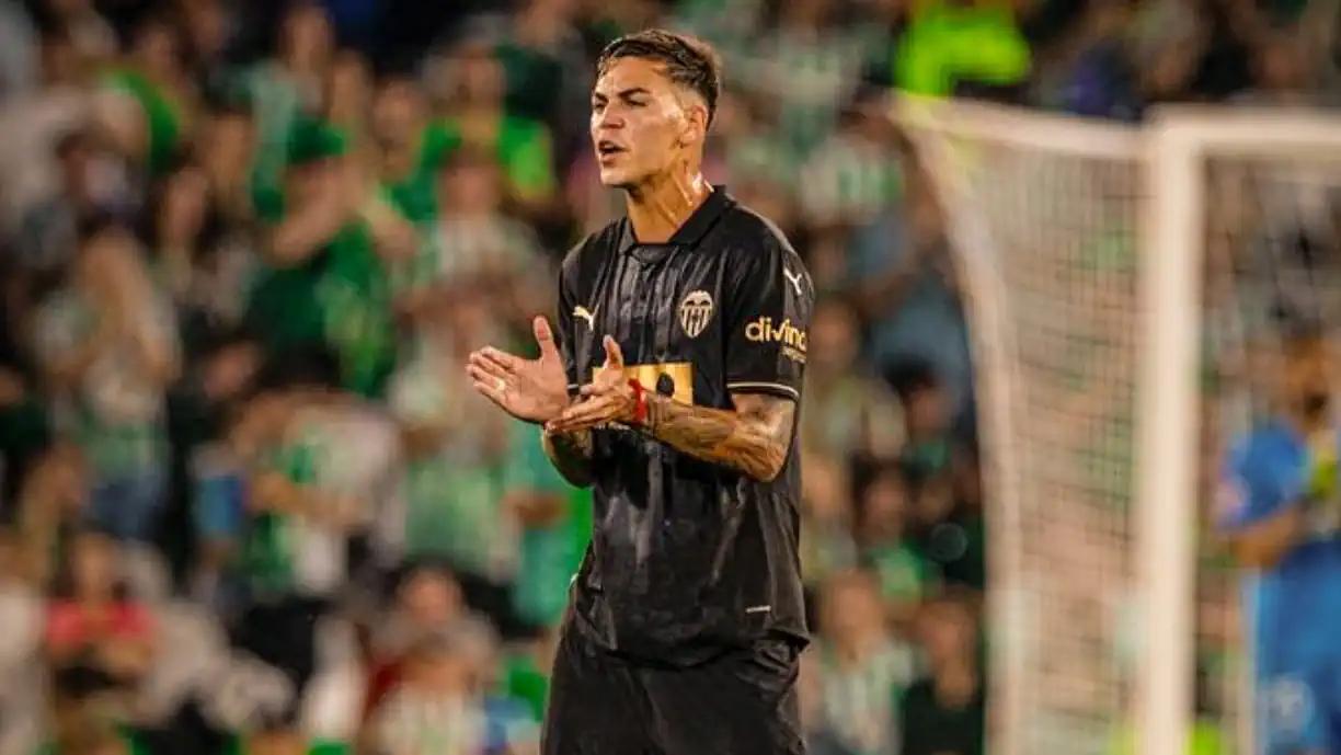 Há novidades das boas sobre chegada de Enzo Barrenechea ao Benfica