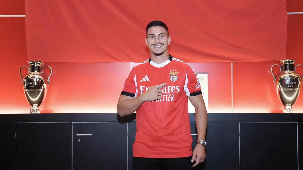 Ainda por se estrear, Ivanovic conhece novo papel no Benfica