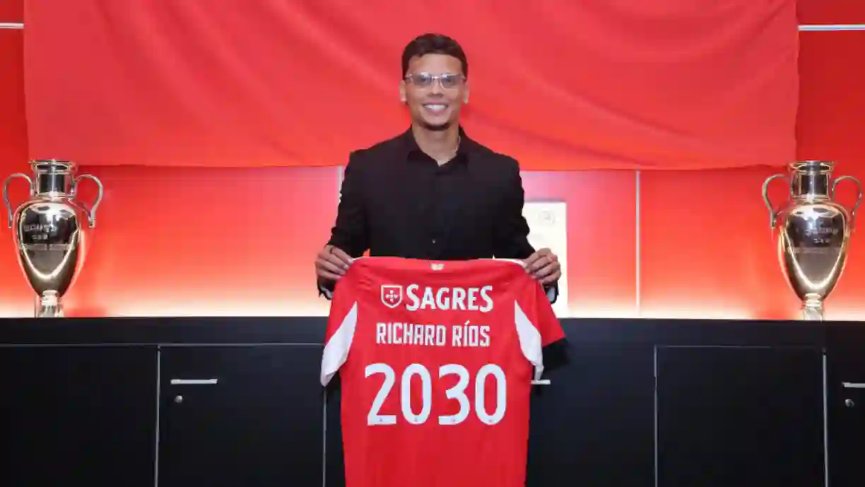 Atenção! Já se conhece valor da cláusula de rescisão de Richard Ríos no Benfica