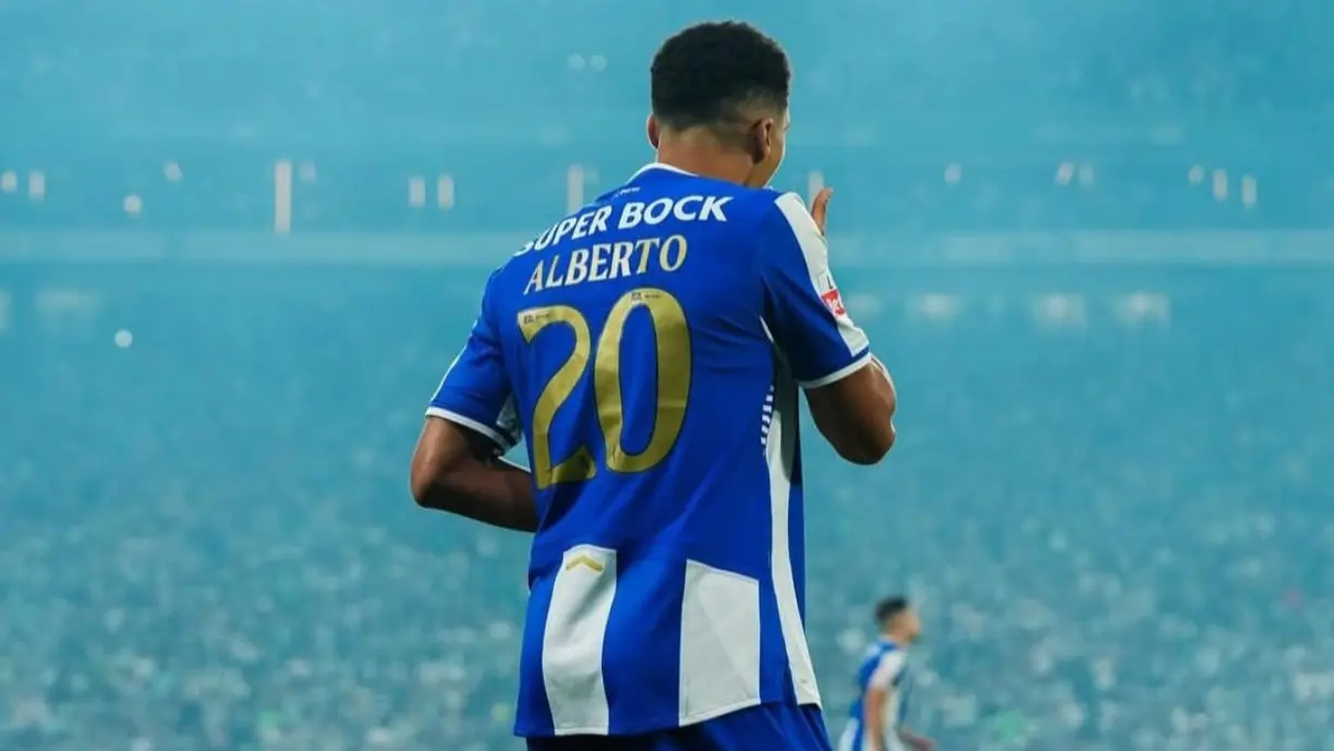 Com Benfica à espreita, Alberto Costa é dúvida para o Clássico