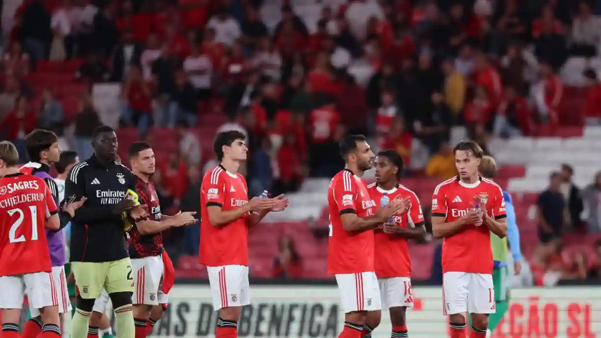 Titular do Benfica veio condicionado da seleção e está em dúvida para duelo com o Casa Pia