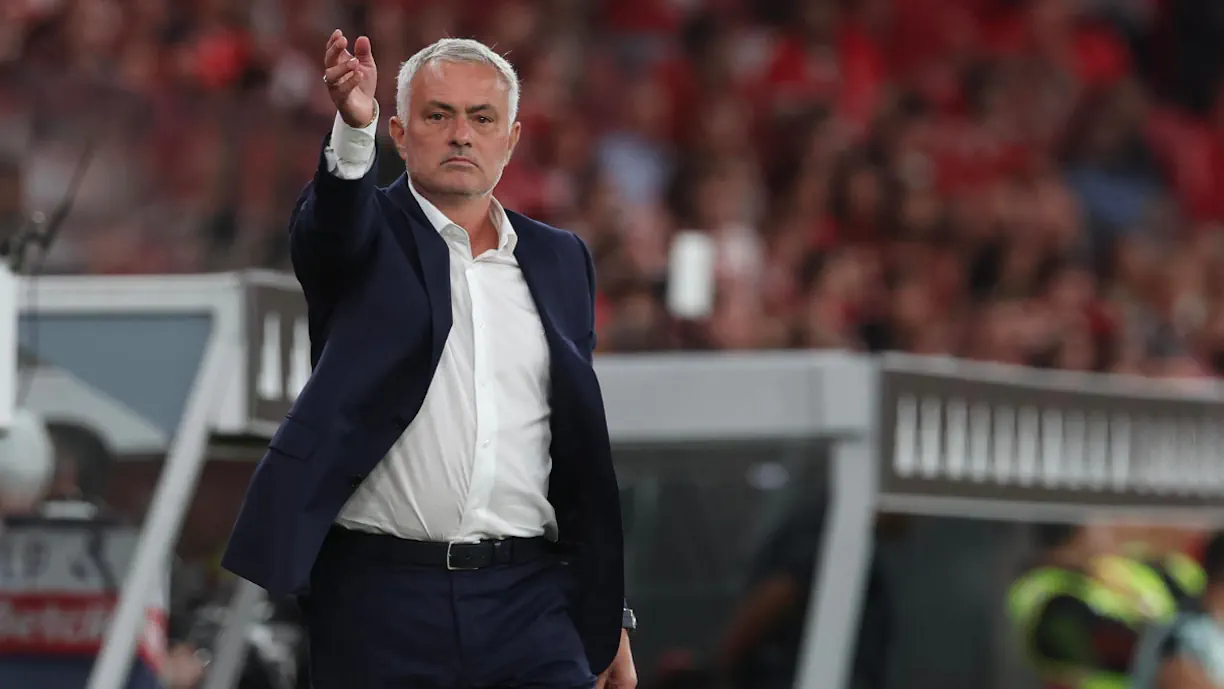 Mourinho chama médio de 17 anos para o Arouca - Benfica