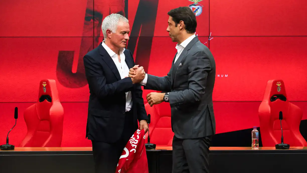 Rumores apontam que José Mourinho tem um novo pedido para Rui Costa, o que pode 'sacrificar' dupla de atletas do Benfica