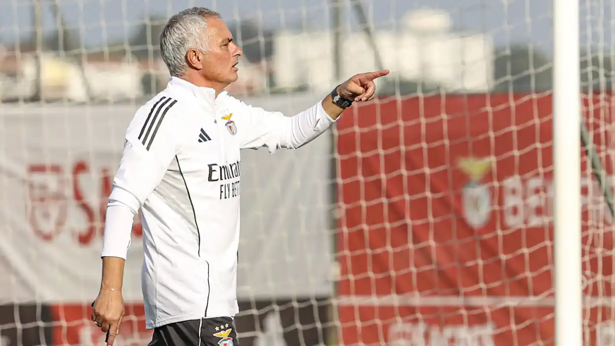 Mourinho atento a jovem do Benfica que pode ganhar espaço