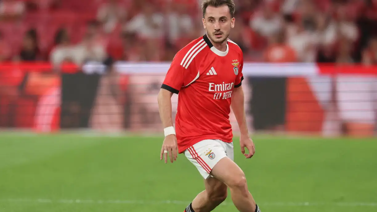 Benfica oficializa venda de Akturkoglu! Confira tudo sobre o negócio com o Fenerbahçe