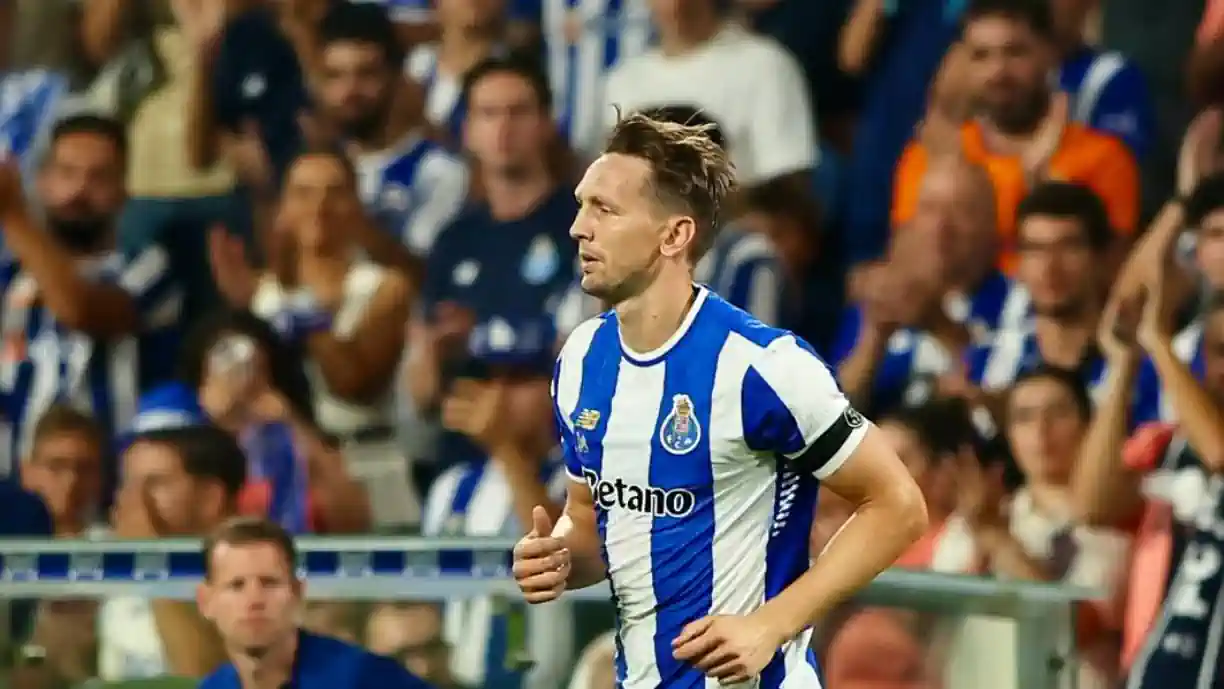 Luuk de Jong deixa mensagem ao Benfica: "Não falamos sobre isso"