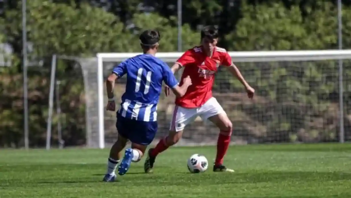 Revelada marosca para prejudicar Benfica na transferência de Mario Tudose