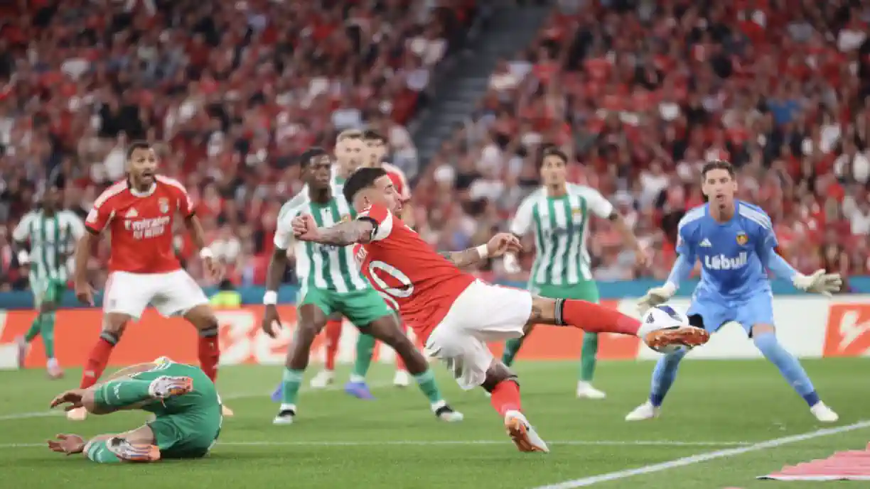 Newcastle - Benfica termina em bronca, com Otamendi ao barulho