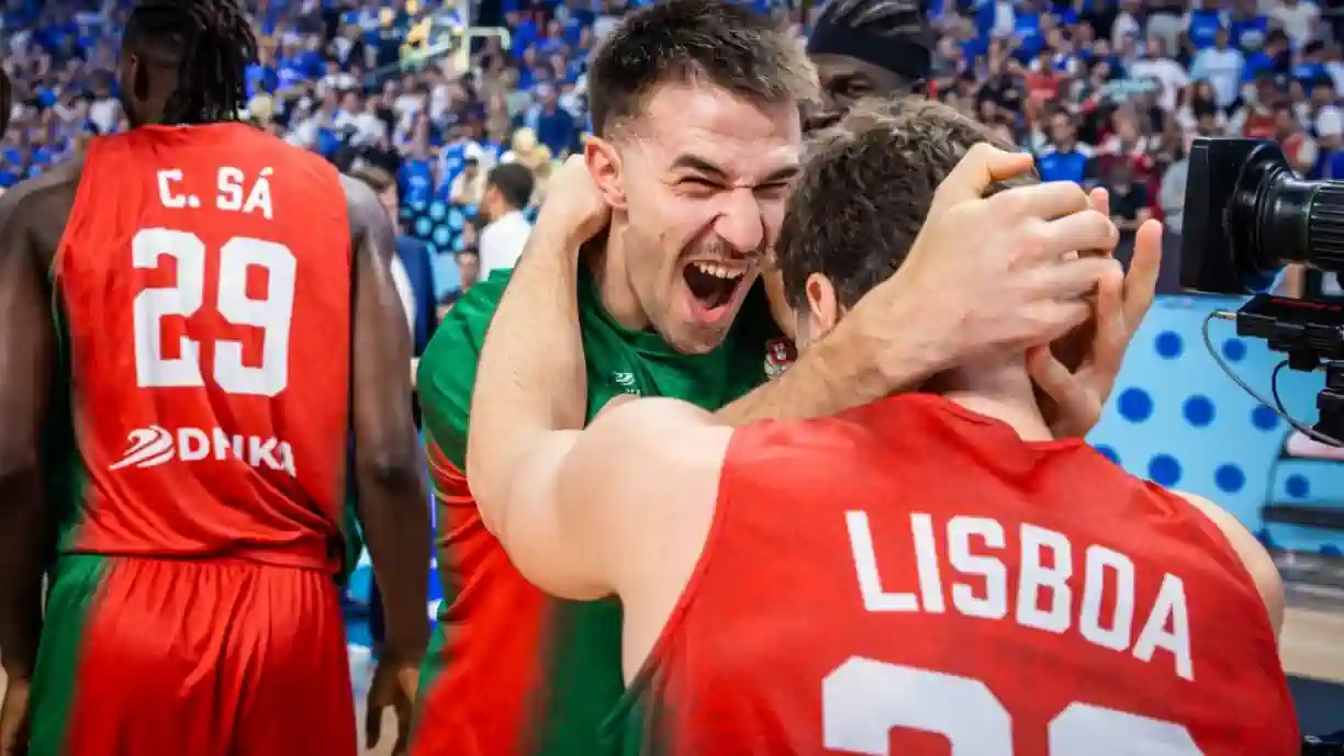 Rafael Lisboa foi herói no Eurobasquet! Filho de lenda do Benfica atira: “Sem palavras”
