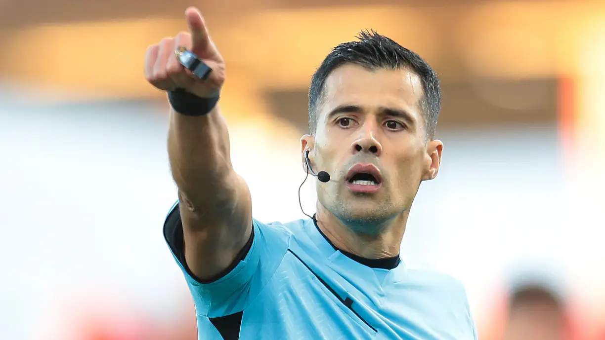 Saiba tudo sobre Carlos Macedo, árbitro que está no caminho do Benfica