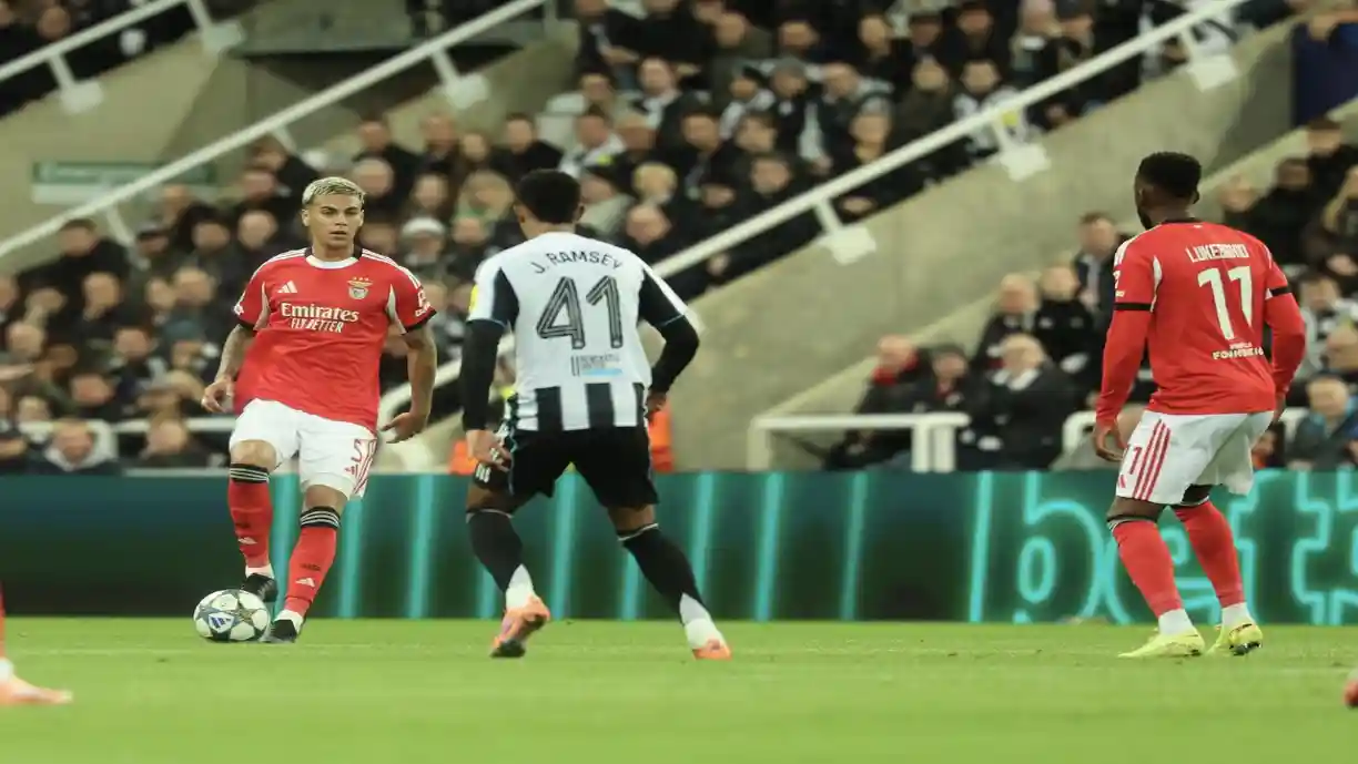 Após desaire no Newcastle - Benfica, Barrenechea atira: "Levantar e..."